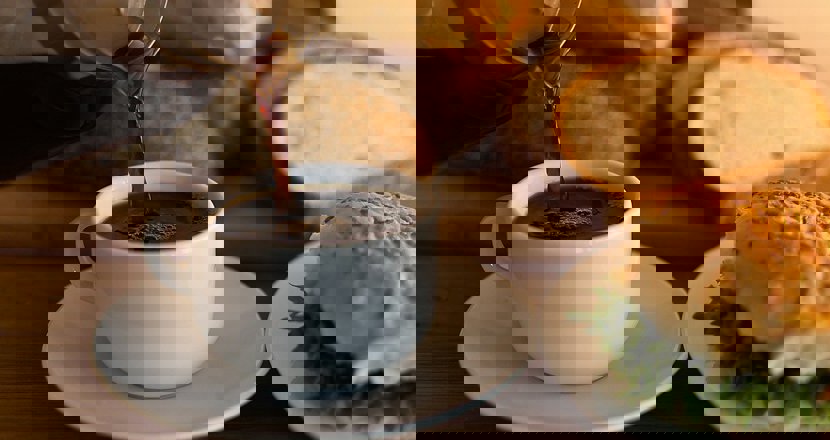 Fika - kaffe & en smörgås. Foto: Pixabay.