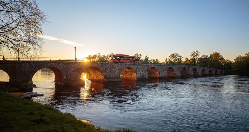 Om Neuro Karlstad med omnejd. En bild på Gamla stenbron i Karlstad. Bild: pixabay.com.