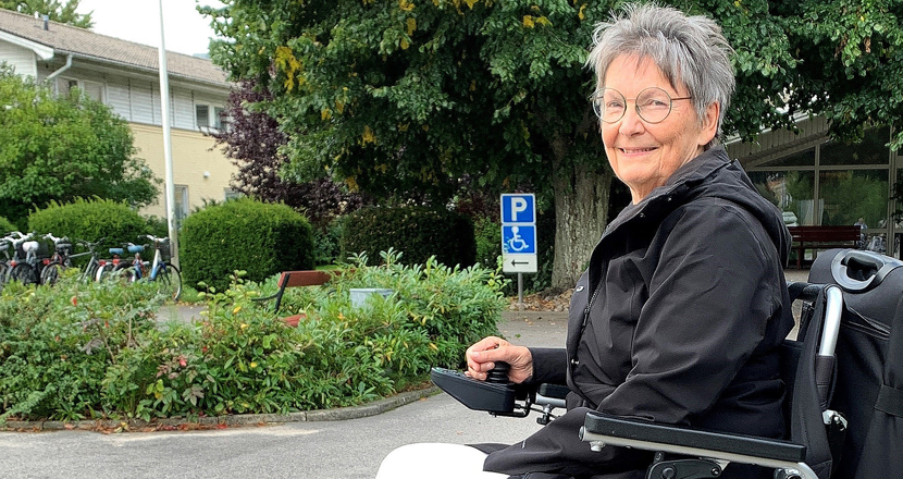 Katarina i sin elrullstol.
