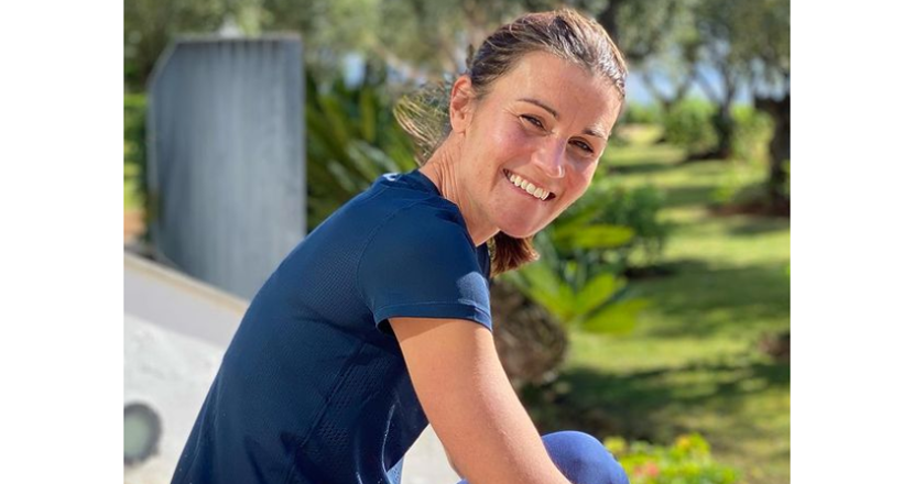 Bild på Sofia i solskenet. Foto.