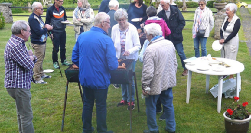 Bild på medlemmar från en grillkväll.