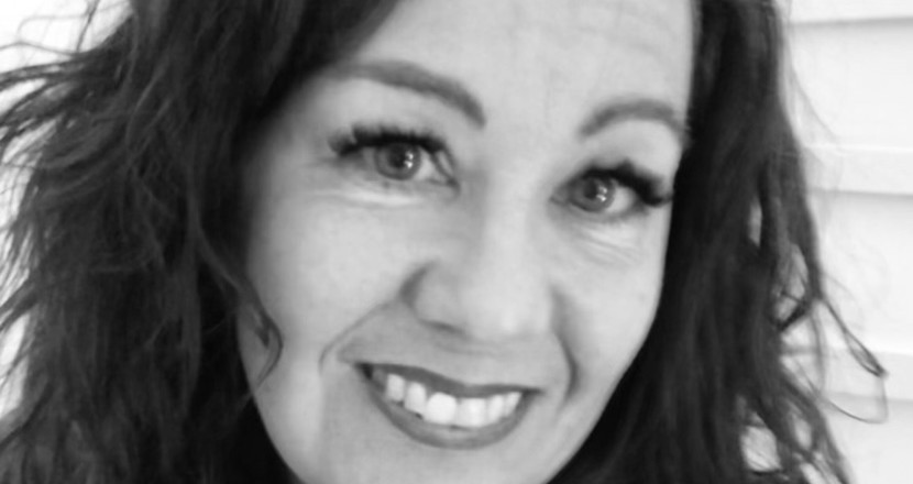 Svartvit porträttbild på Johanna. Foto.