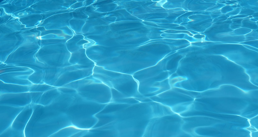 Vatten i en bassäng