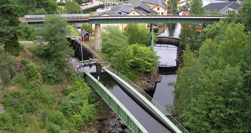 Akvedukten i Håverud, miljöbild från sommaren. Foto.