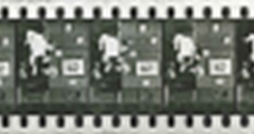 En svartvit filmremsa - vågrät med fem bilder. Foto.