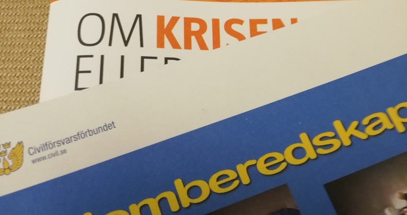 Del av broschyrer om hemberedskap. Foto.