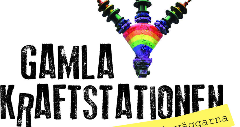 Texten Gamla Kraftstationen i svart med en text kärlek i väggarna på en gul 