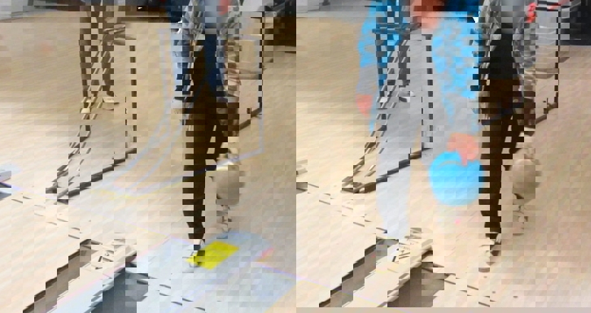 Person med ett bowlingklot