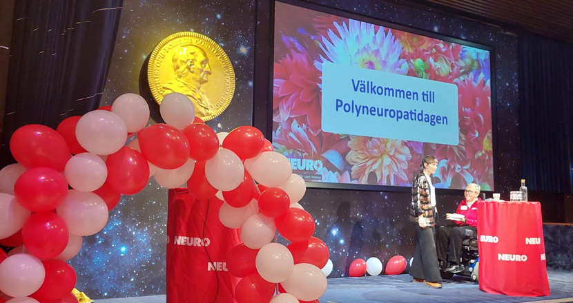 Scen med ballonger där Katarina Gustavsson och Lise Lidbäck. Foto.