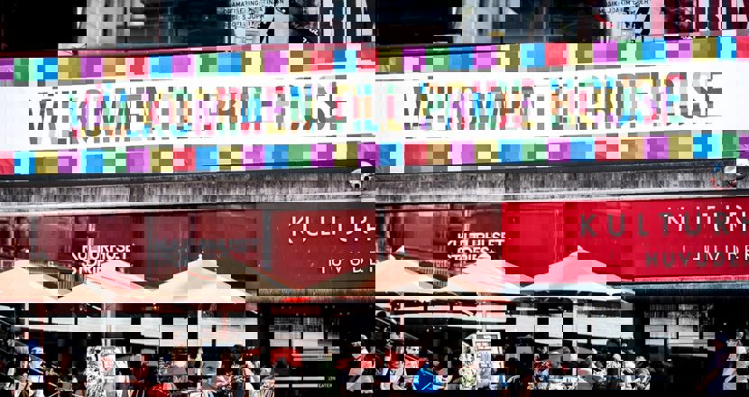 Fasaden på Kulturhuset under Pride House