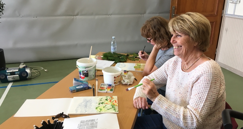 Anette o Kerstin målar