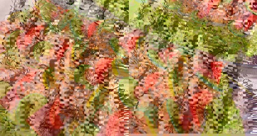 Två smörsgåstårtor. Foto.