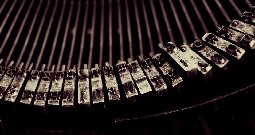 Närbild på en skrivmaskin