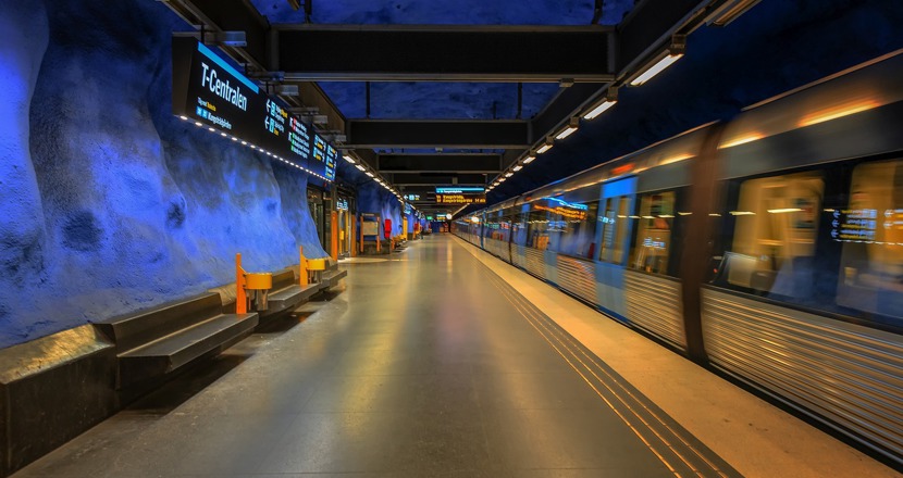 En tom tunnelbaneperrong