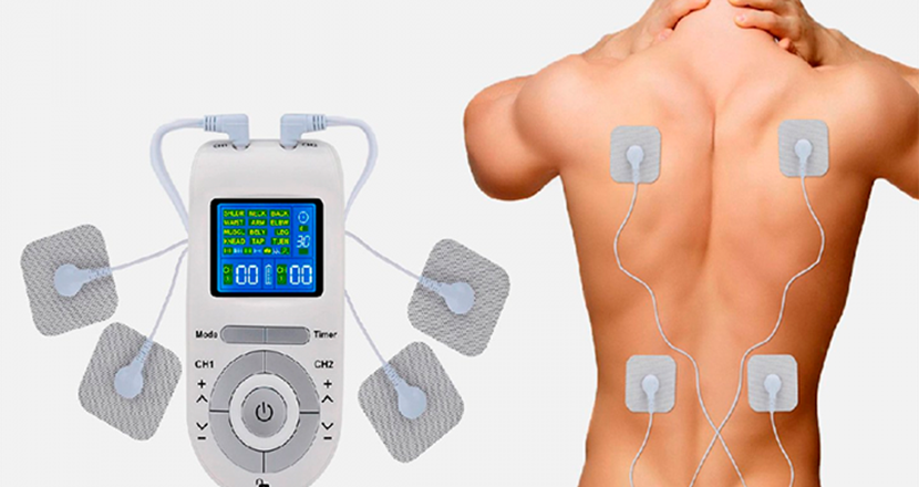 Bild på Tens-apparat och ryggtavla från man med fyra elektroder fästa på ryggen. Fotografi. 